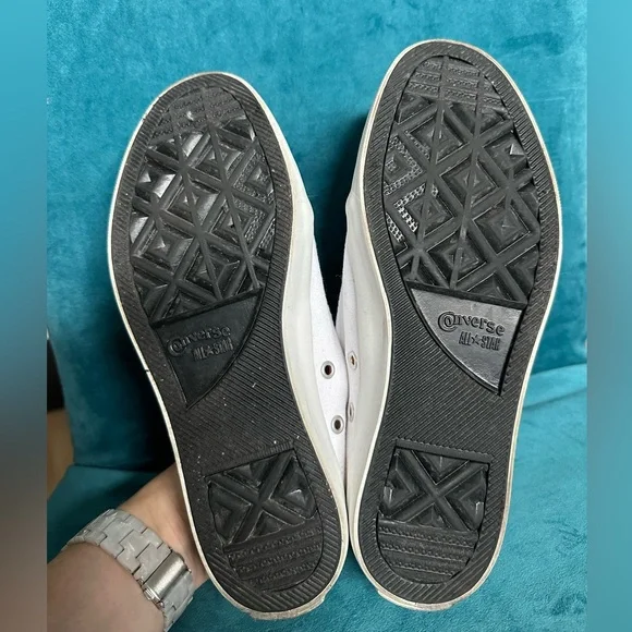 Converse Unisex Soft Canvas Sneakers - Women’s 7.5/Men’s 6 - Picture 2 of 9